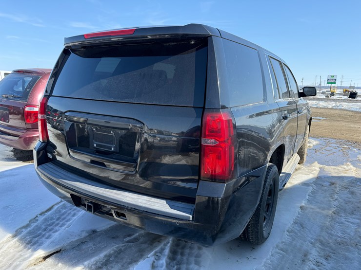 2015-chevrolet-tahoe-image-3