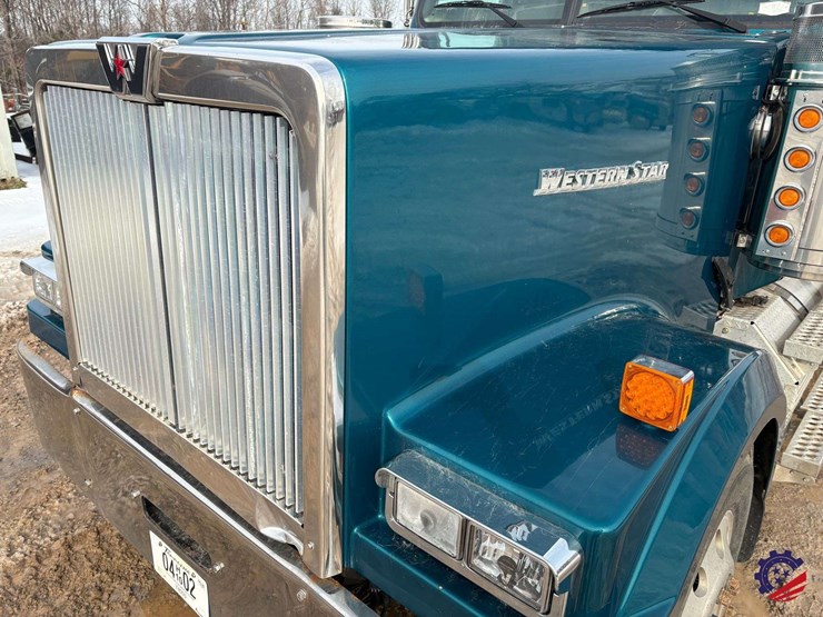 2021-western-star-4900ex-image-17