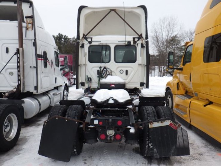 2020-freightliner-cascadia-116-image-10