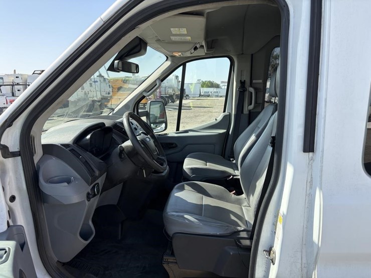 2015-ford-transit-image-11