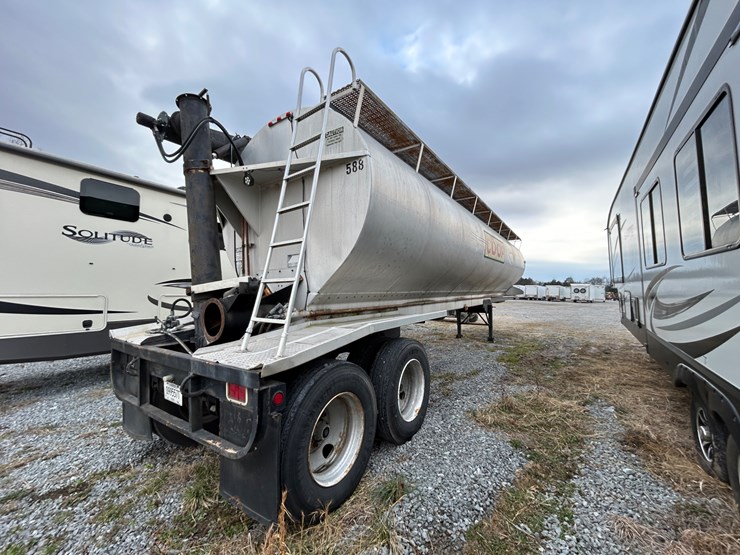 warren-feed-trailer-image-4