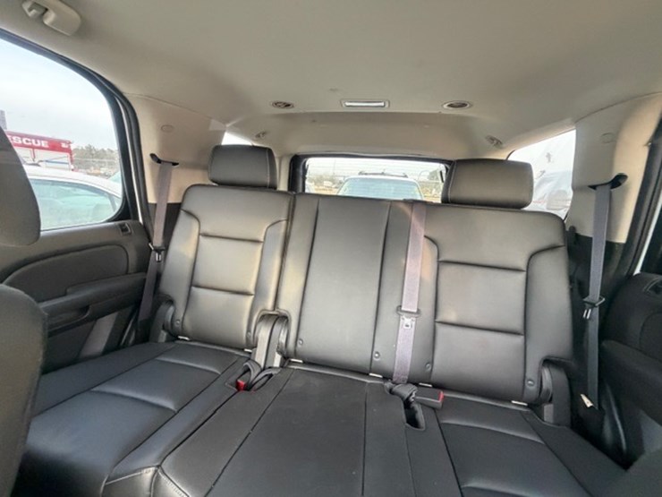 2012-chevrolet-tahoe-image-35