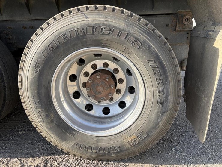 2018-international-7400-image-5