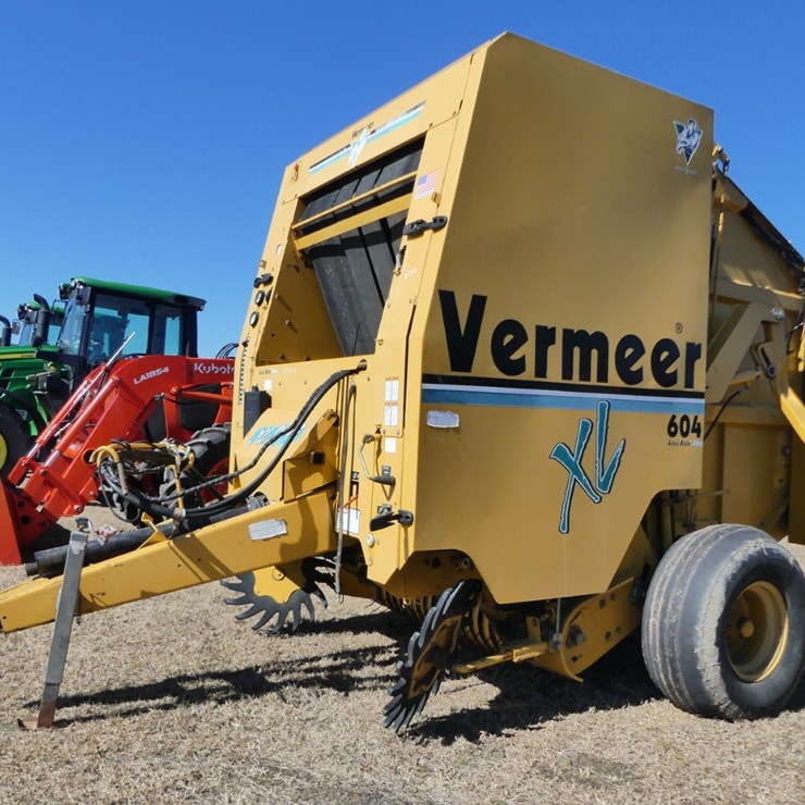 2005 VERMEER 604
