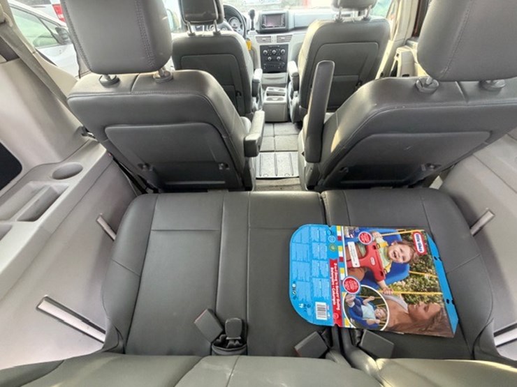 #31679-•-2012-vw-routan-image-20