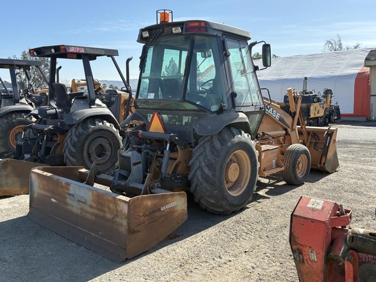 2009-case-570m-xt-image-3