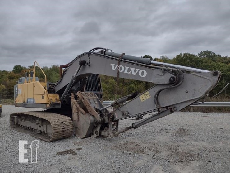 2015-volvo-ec220e-lr-image-56