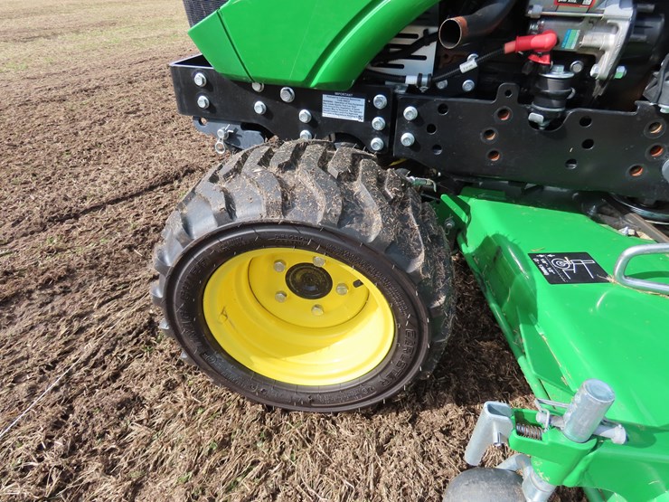 2025-john-deere-1025r-image-15