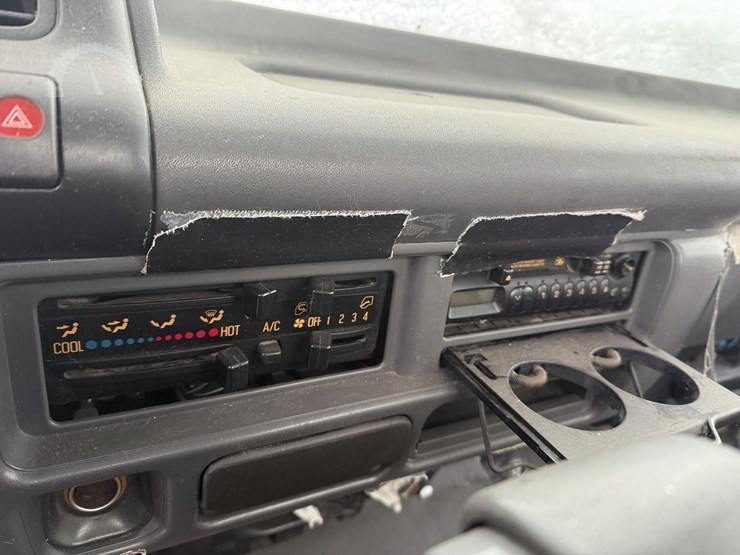 2000-isuzu-npr-image-19