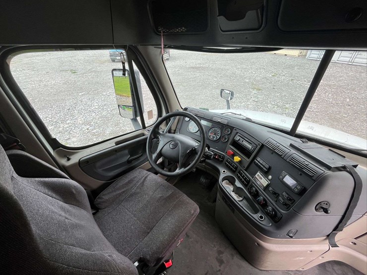 2018-freightliner-cascadia-evolution-t/a-truck-tractor-image-74