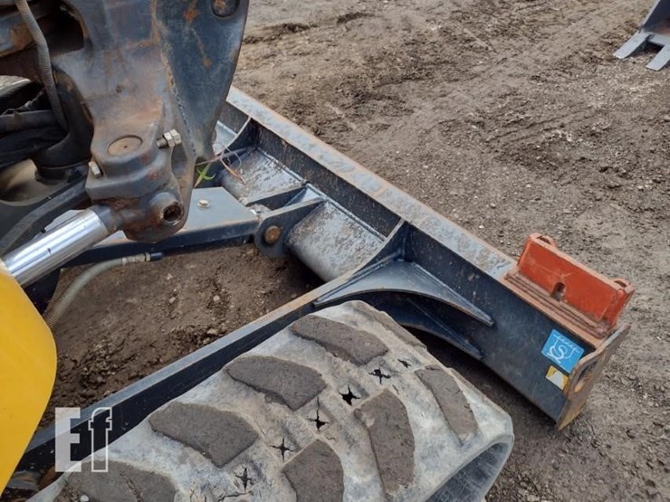 2022-deere-26g-image-24