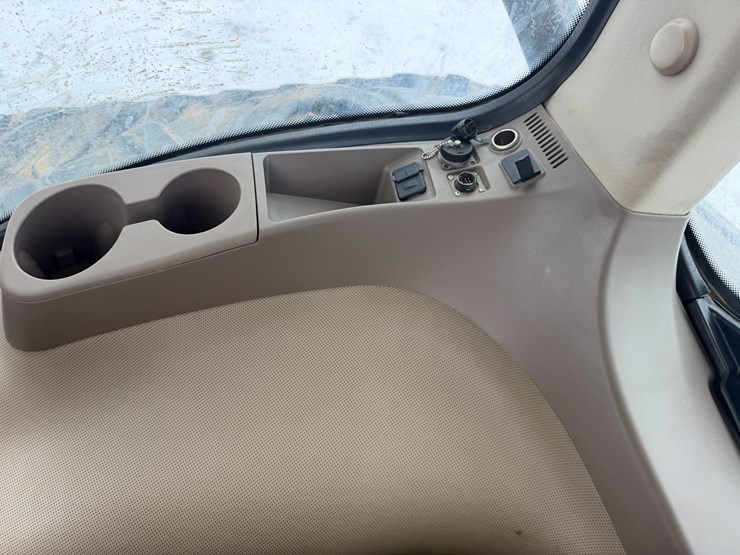 2015-john-deere-8370rt-image-54