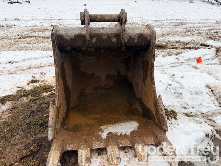 2016-komatsu-pc210-lc-11-image-10