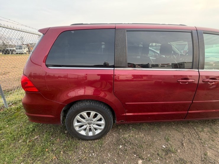 #31679-•-2012-vw-routan-image-15