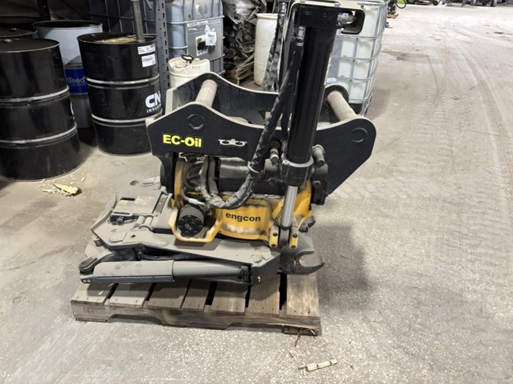 deere-245g-lc-image-11