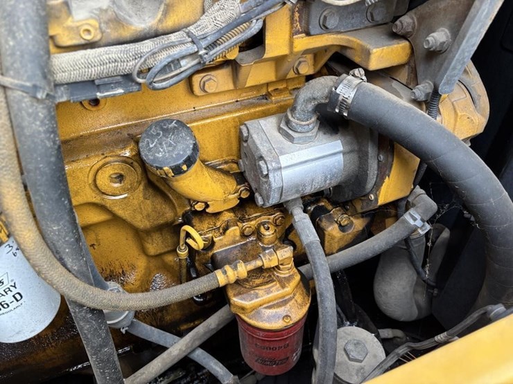 2005-deere-624j-image-52