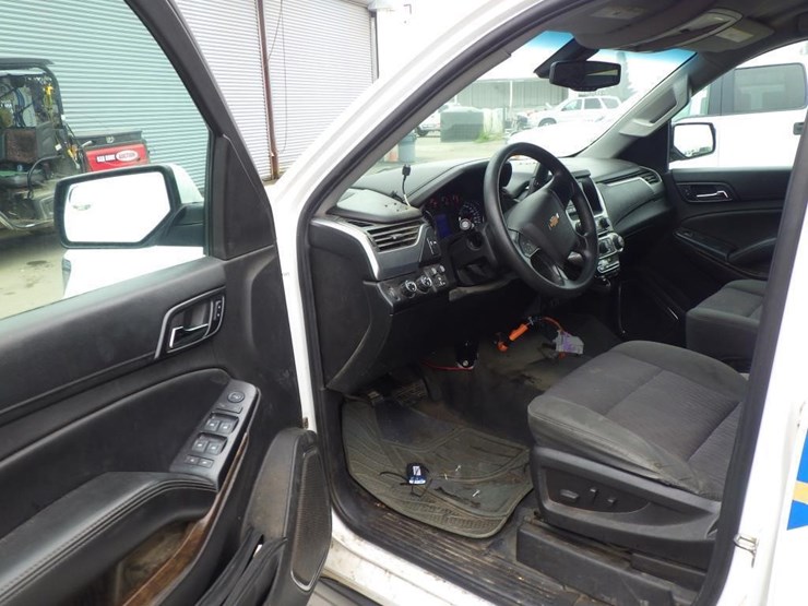 2015-chevrolet-tahoe-image-5