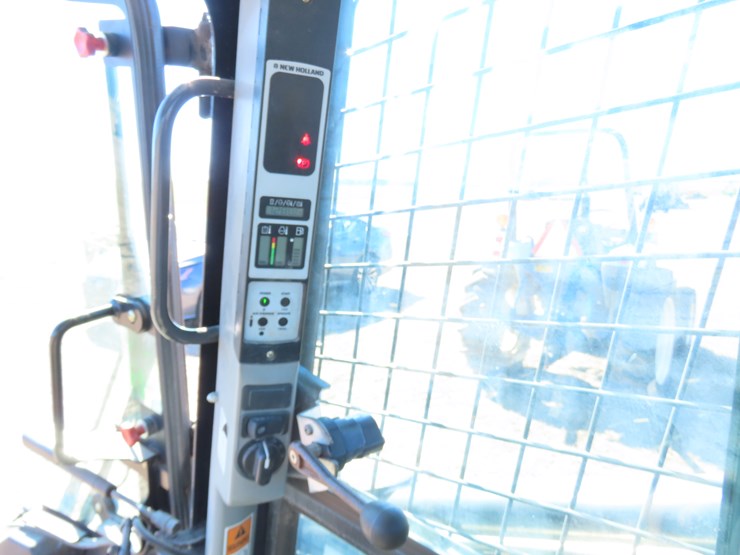 2020-new-holland-c232-image-15