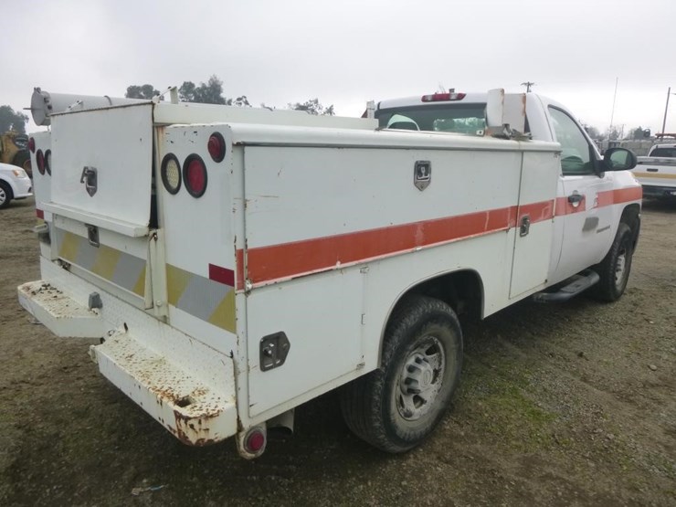 2009-chevrolet-3500hd-image-3