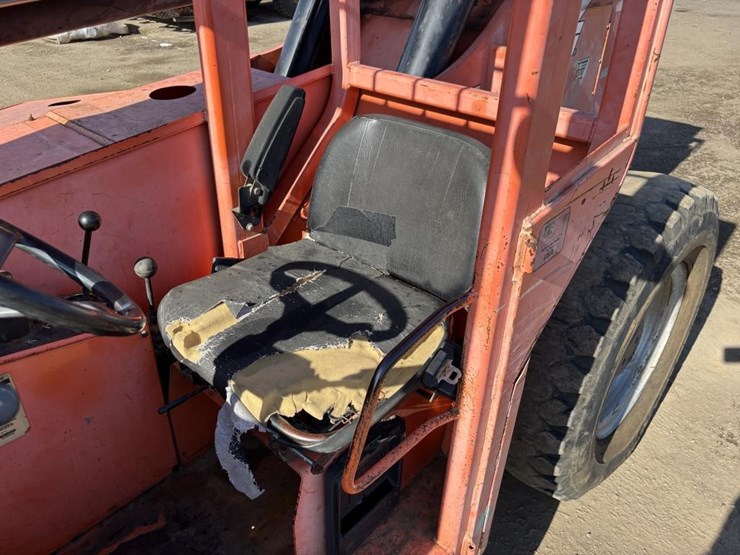 2005-jlg-8042-image-25