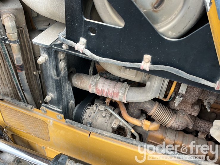 2016-deere-700k-lgp-image-15