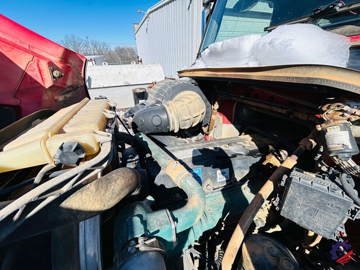 2011-volvo-truck-vhd-tri-axle-dump-truck-image-60