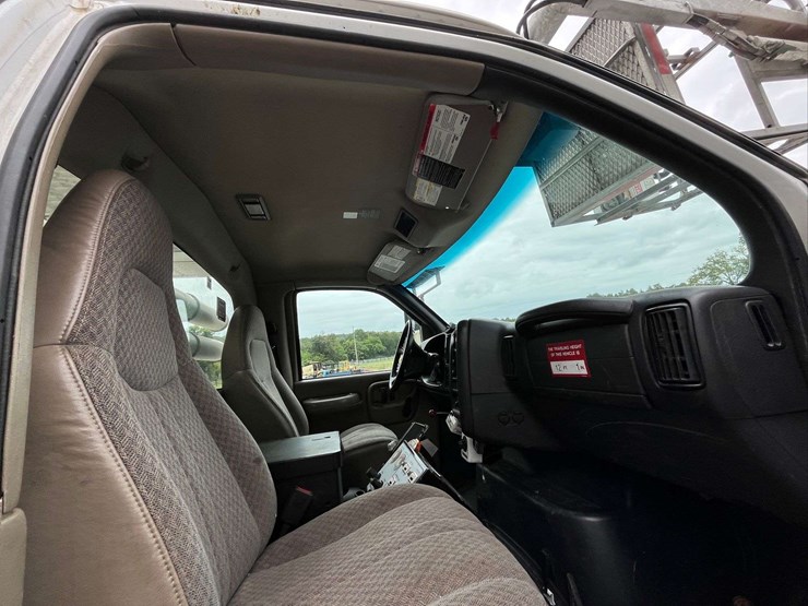 2005-gmc-c8-cable-placer-truck-image-74