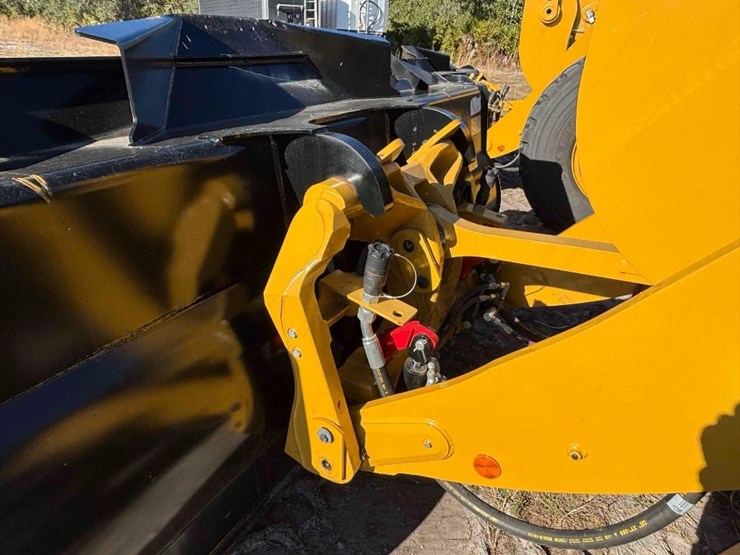 2025-caterpillar-930-image-14