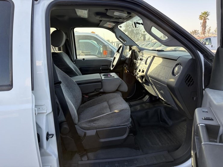 2012-ford-f550-image-10