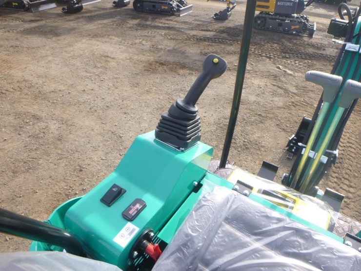 2025-agt-h15r-hydraulic-excavator-image-22