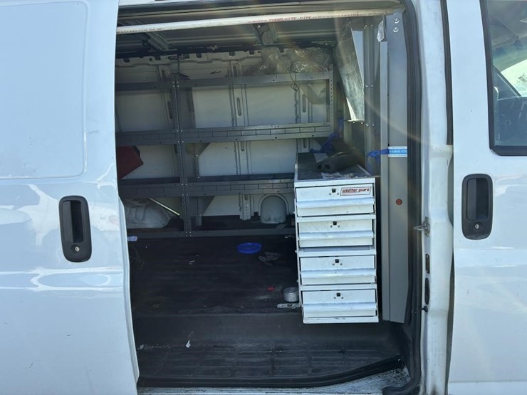 2016-chevrolet-express-2500-image-11