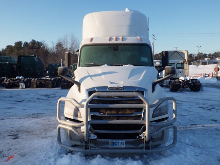 2019-freightliner-cascadia-116-image-2