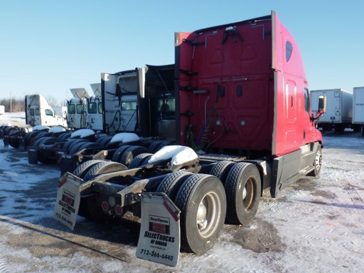2017-freightliner-cascadia-125-image-10