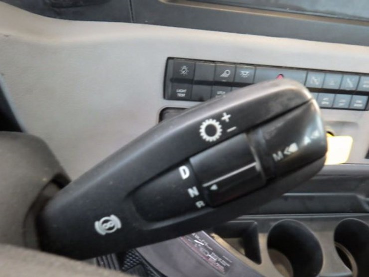 2018-freightliner-cascadia-126-image-15