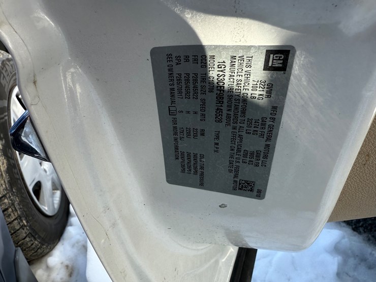 2011-cadillac-escalade-image-22