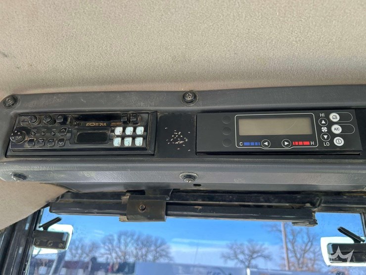 2013-komatsu-wa320-image-18