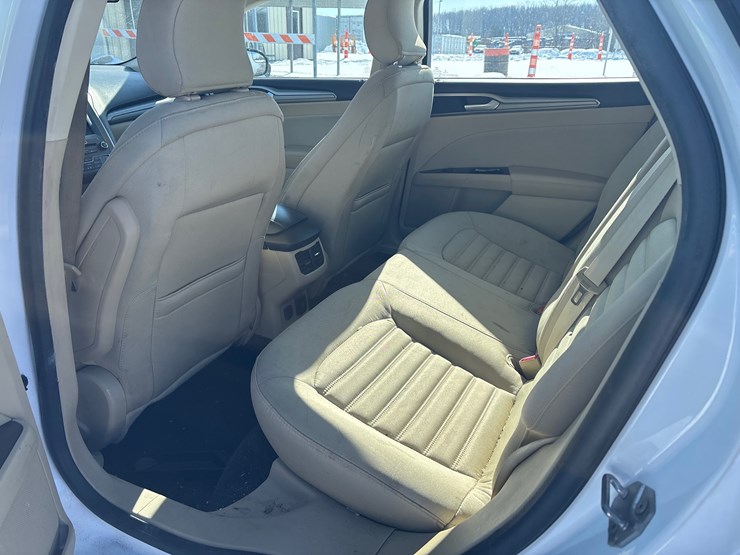 #1119-•-2016-ford-fusion-hybrid-passenger-car-image-13