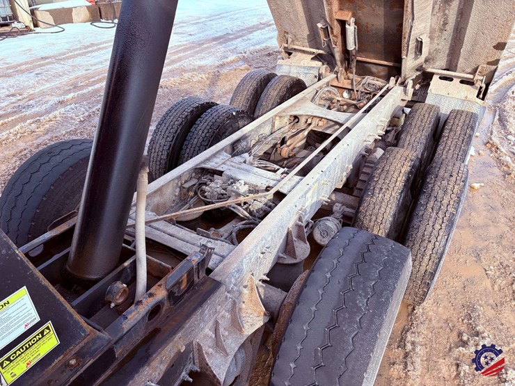 2017-mack-granite-gu713-image-69