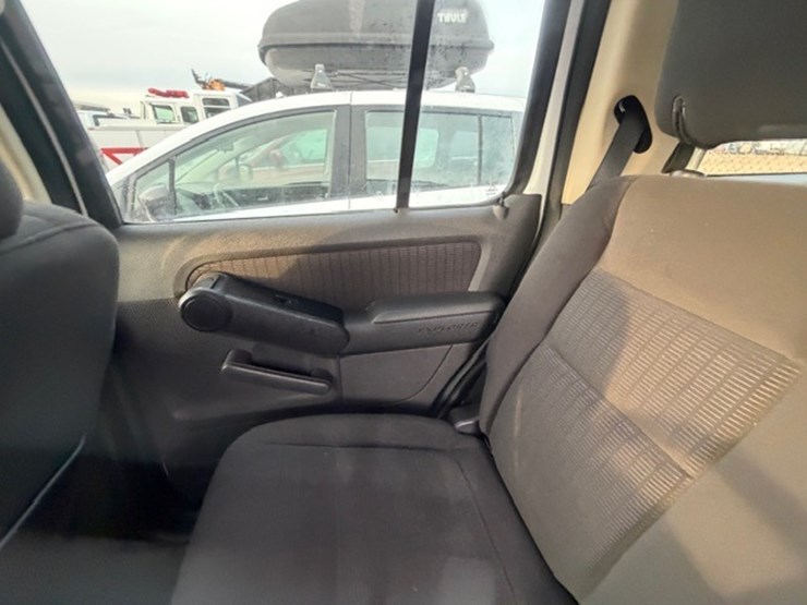 2011-ford-explorer-image-25