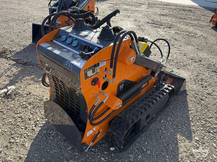 2025-landhonor-lhr-me380x1-stand-on-track-loader-skid-steer-image-4