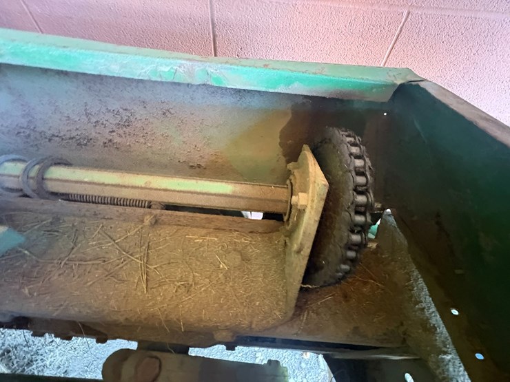 john-deere-336-image-15