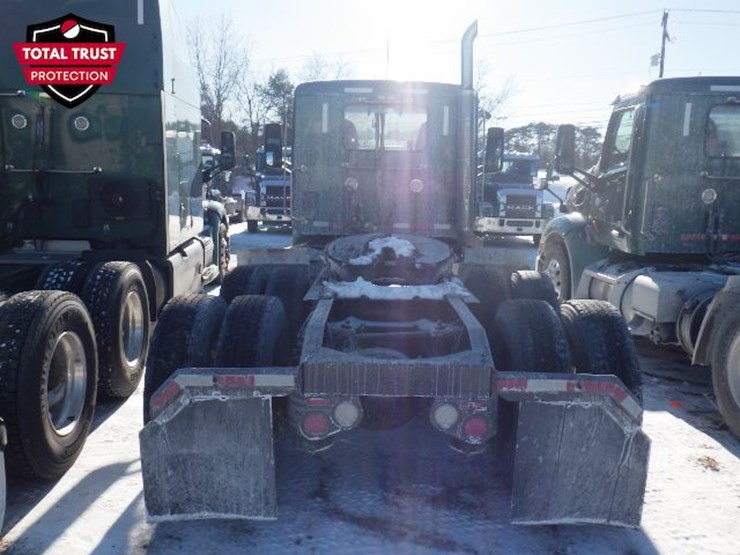 2019-peterbilt-579-image-9