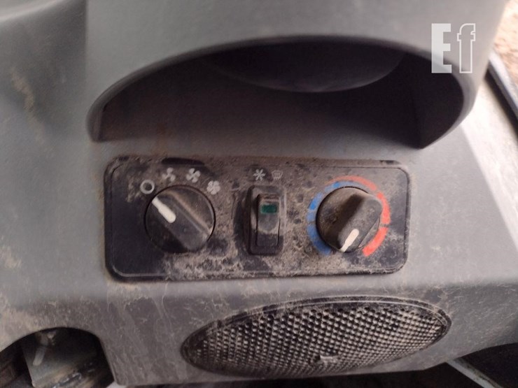 2022-bobcat-t595-image-10