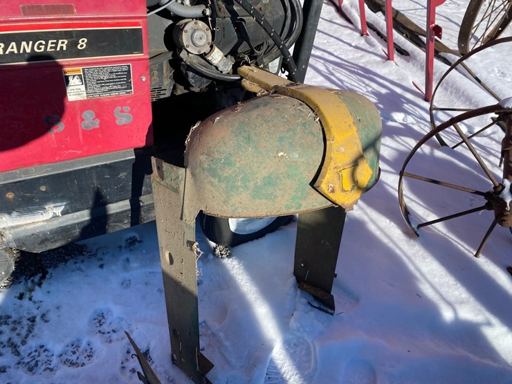 oliver-70--standard-gas-tractor-with-sheet-metal-image-27