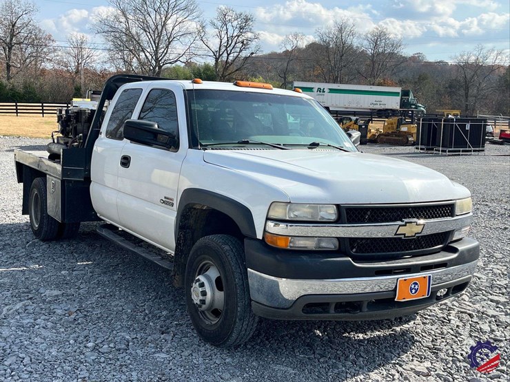 2002-chevrolet-silverado-3500-image-11