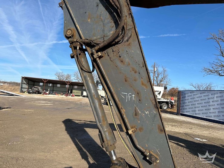 2013-deere-210g-image-23