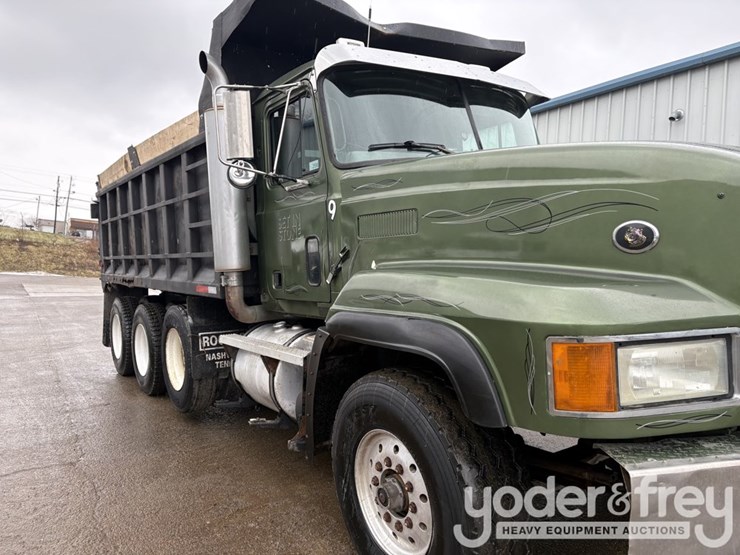 1999-mack-cl700-image-7