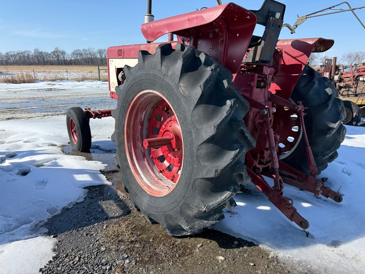 1965-international-706-image-24