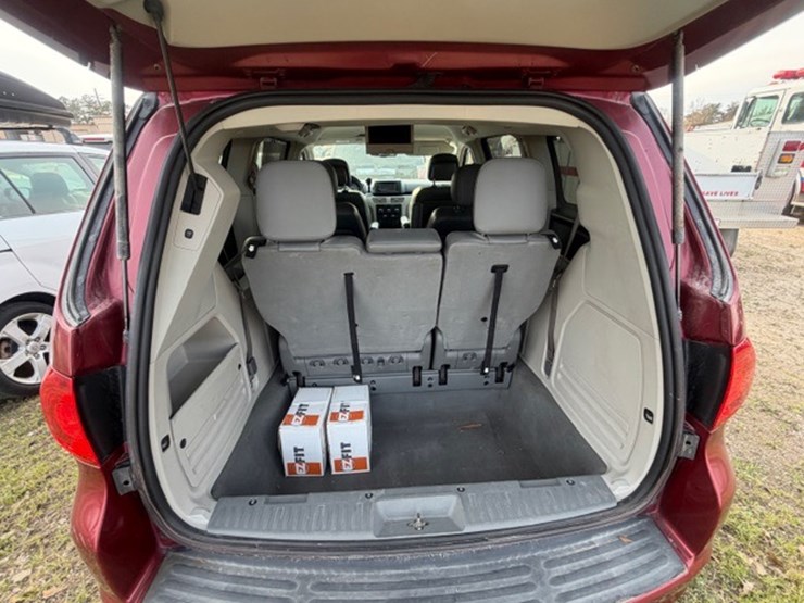 #31679-•-2012-vw-routan-image-17