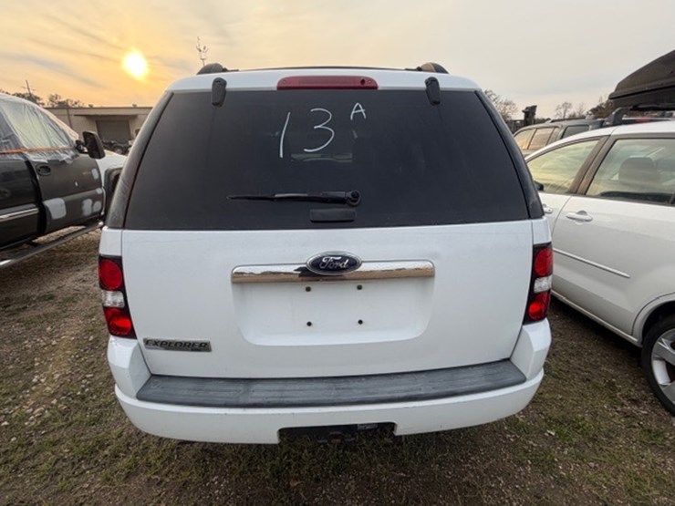 2011-ford-explorer-image-6